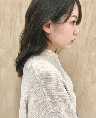 ミディアム カラー 岩田 萌那のヘアスタイル