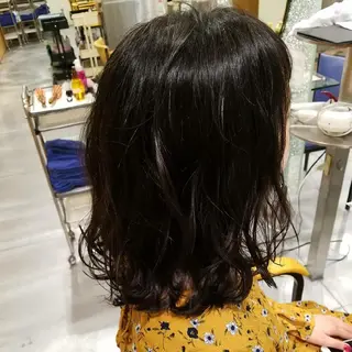 ミディアム EMANON名古屋所属・美谷添（ミヤゾエ） まどか大人ヘアサロンのヘアスタイル