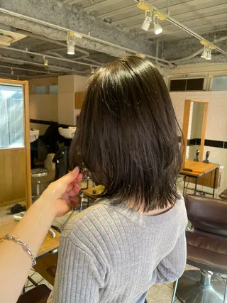 ミディアム カラー ショート・ボブ／ CHIEのヘアスタイル