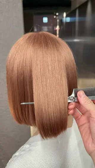 ショート ハイトーン/ 縮毛矯正のヘアスタイル