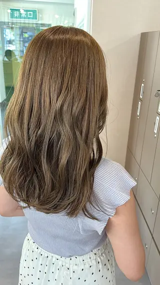 セミロング SALOWIN神戸三宮店所属・西口 源一のヘアスタイル