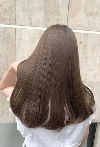 カラー ⭕鏡のような劇艶× 自然なストレート⭕️のヘアスタイル