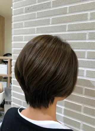 ショート カラー 山北 咲子のヘアスタイル