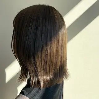 ミディアム カラー 切りっぱなしボブ/ 蒲生四丁目/伊藤瑠唯のヘアスタイル