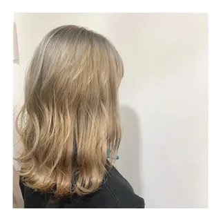 セミロング カラー あべ ゆうかのヘアスタイル
