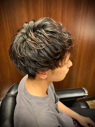 ミディアム 岡崎 海人のヘアスタイル