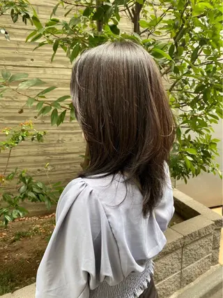 セミロング カラー 袴田 菜緒のヘアスタイル
