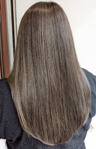 ロング カラー 岩田 ひよりのヘアスタイル