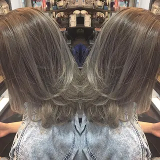 セミロング カラー 吉本 yoshimotoのヘアスタイル