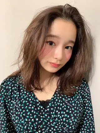 ミディアム カラー chiaki .のヘアスタイル