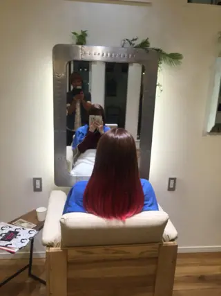 カラー MAKEーUP WARMメーキャップウォーム所属・MAKEーUP WARMのヘアスタイル