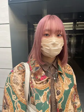 ミディアム カラー 渡 汐音のヘアスタイル