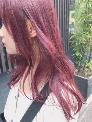 ロング カラー 中東 真子のヘアスタイル