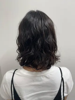 ミディアム 佐々木 芽衣のヘアスタイル
