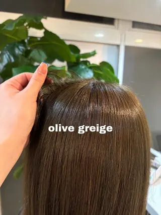 セミロング カラー 伊藤 杏奈のヘアスタイル