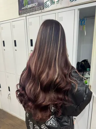 ロング apollo 横浜所属・横浜🦋ハイトーン 🫐耳つぼジュエリーのヘアスタイル