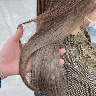 ロング 透明感♡グレージュ ♡ミルクティー♡のヘアスタイル