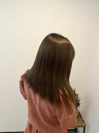 ミディアム カラー 黒川 綾音のヘアスタイル