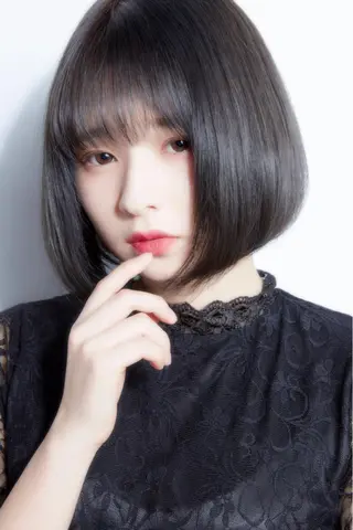 カラー SHIN/レイヤー カット×クロスパーマのヘアスタイル