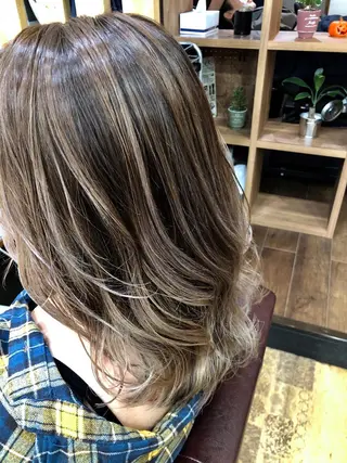 ミディアム カラー THREE所属・THREE 関根大のヘアスタイル