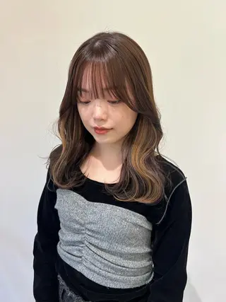 ミディアム カラー 淺井 捺央のヘアスタイル