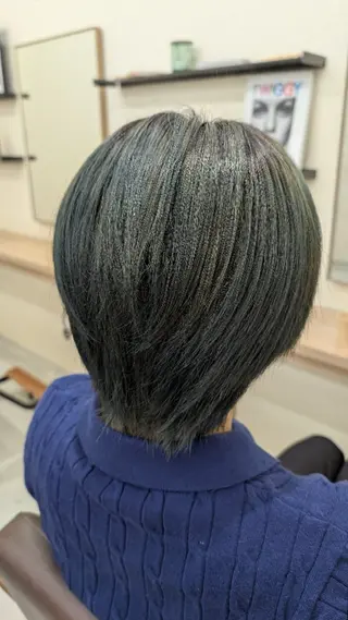 カラー ショート 藤村 優のヘアスタイル