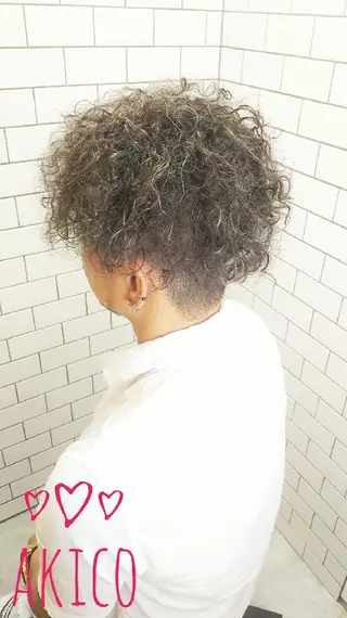 カラー パーマ ショート LUXBE GALLERY なんば駅前店所属・ラックスビーギャラリ ー AKICOのヘアスタイル