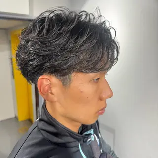 メンズ 表参道フェザーパーマ ニュアンスパーマのヘアスタイル