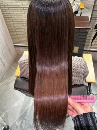 ロング 三浦 笑美のヘアスタイル