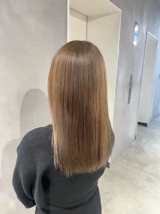 セミロング ハイトーン／ 透明感カラー Mioのヘアスタイル