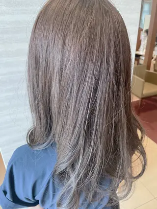 ロング カラー 中間 知佳子のヘアスタイル