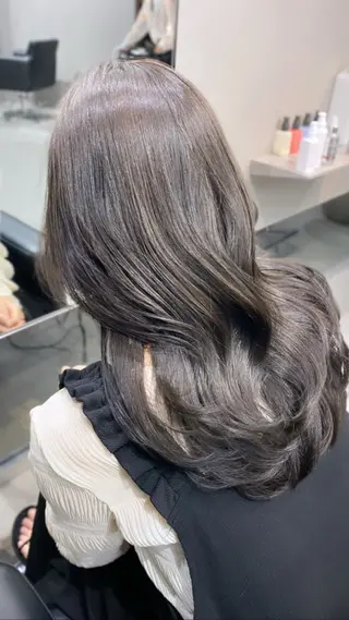 カラー 岐阜/ホノカ 23°のヘアスタイル