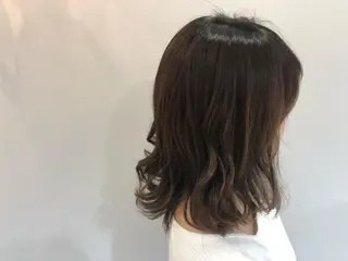 ミディアム 辻本 夏子のヘアスタイル