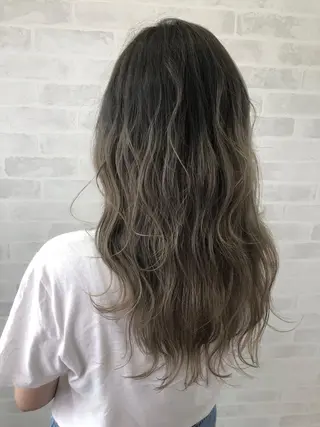 カラー 濱川 佳奈のヘアスタイル