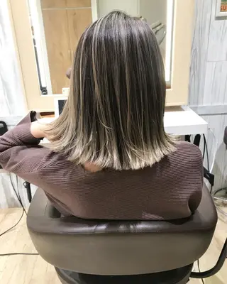 ミディアム カラー ブリーチカラーレイヤ ーカット🦋annaのヘアスタイル