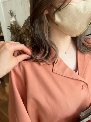ミディアム カラー 青栁 穂香のヘアスタイル