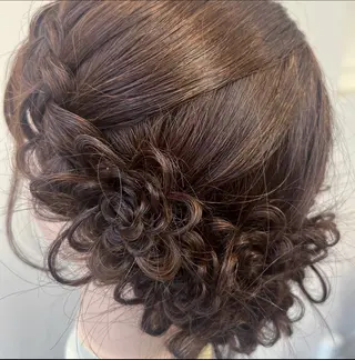 ヘアアレンジ ニーナ/MONIQA /ハイトーンカラーのヘアスタイル