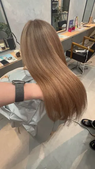 ロング motoトップカラー リスト/ブリーチカラのヘアスタイル