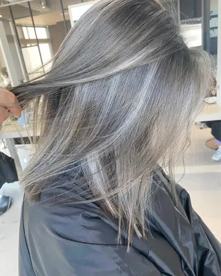 ミディアム カラー ヘアアレンジ ネイル マツエク・マツパ アイブロウ 井上 一平のヘアスタイル