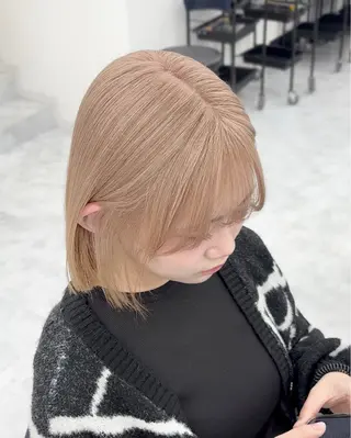 ミディアム カラー 🖤ハイトーン× レイヤー🖤SARAのヘアスタイル