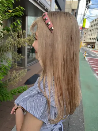 ロング 垢抜けハイトーン×ブ ロウリストAZUKIのヘアスタイル