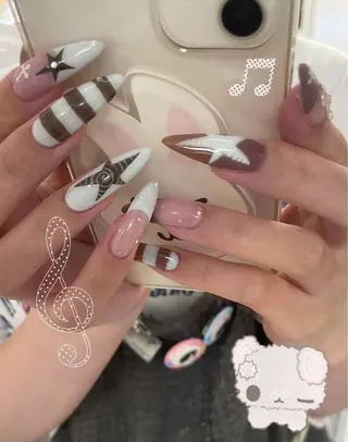 ネイル MINAMI໒꒱ Y2K、韓国ガーリーのネイルデザイン