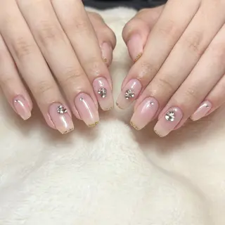 ネイル WHITE NAIL 難波店所属・廣 由麻のネイルデザイン