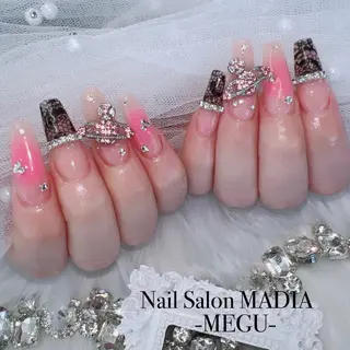 ネイル MADIA藤沢所属・MADIA MEGUのネイルデザイン