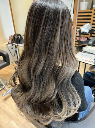 カラー 早川 真幸のヘアスタイル