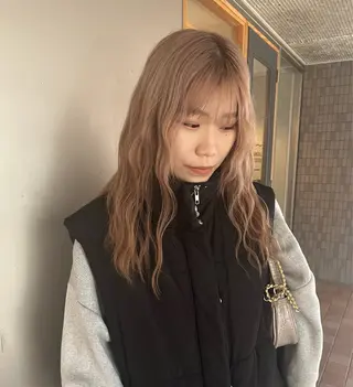 ロング あやか/ベージュ /透け感カラーのヘアスタイル