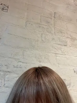 カラー 泊 紗羅のヘアスタイル