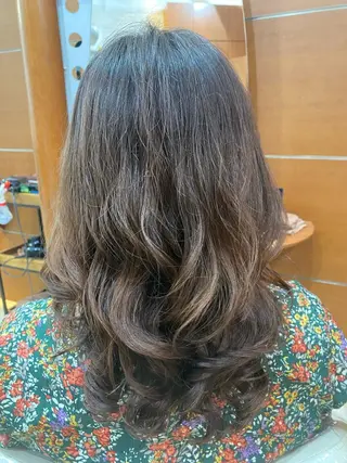 セミロング コテ巻き風パーマ 河島恭平のヘアスタイル