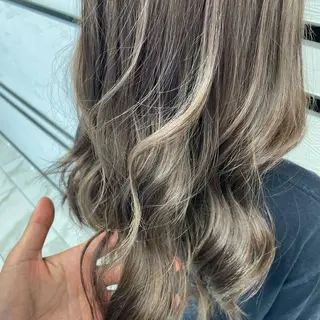 セミロング カラー 小顔カット✨ 透明感カラーのヘアスタイル