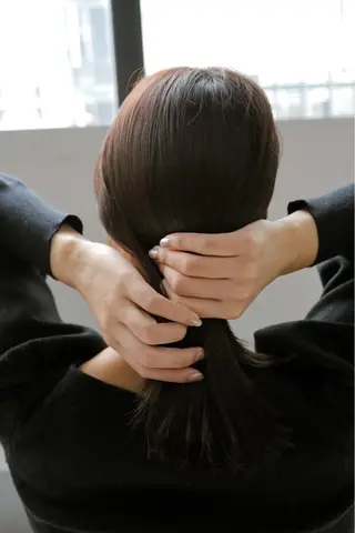 ミディアム ウシロダ メグミのヘアスタイル